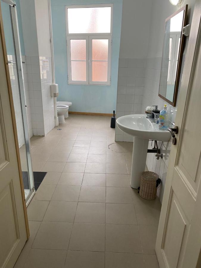 Nature Chiado 2- Cozy Little Double Room With Shared Bathroom Lisboa Kültér fotó