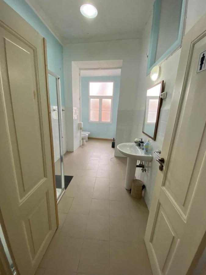 Nature Chiado 2- Cozy Little Double Room With Shared Bathroom Lisboa Kültér fotó